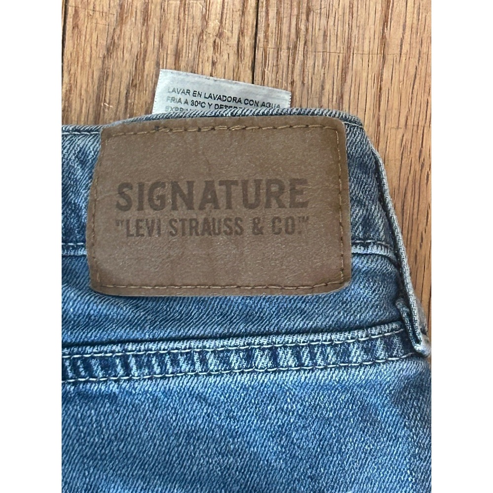 Signature by Levi Strauss & Co. Men's Denim Jean Shorts Size 40 Blue Distressed - Picture 4 of 7